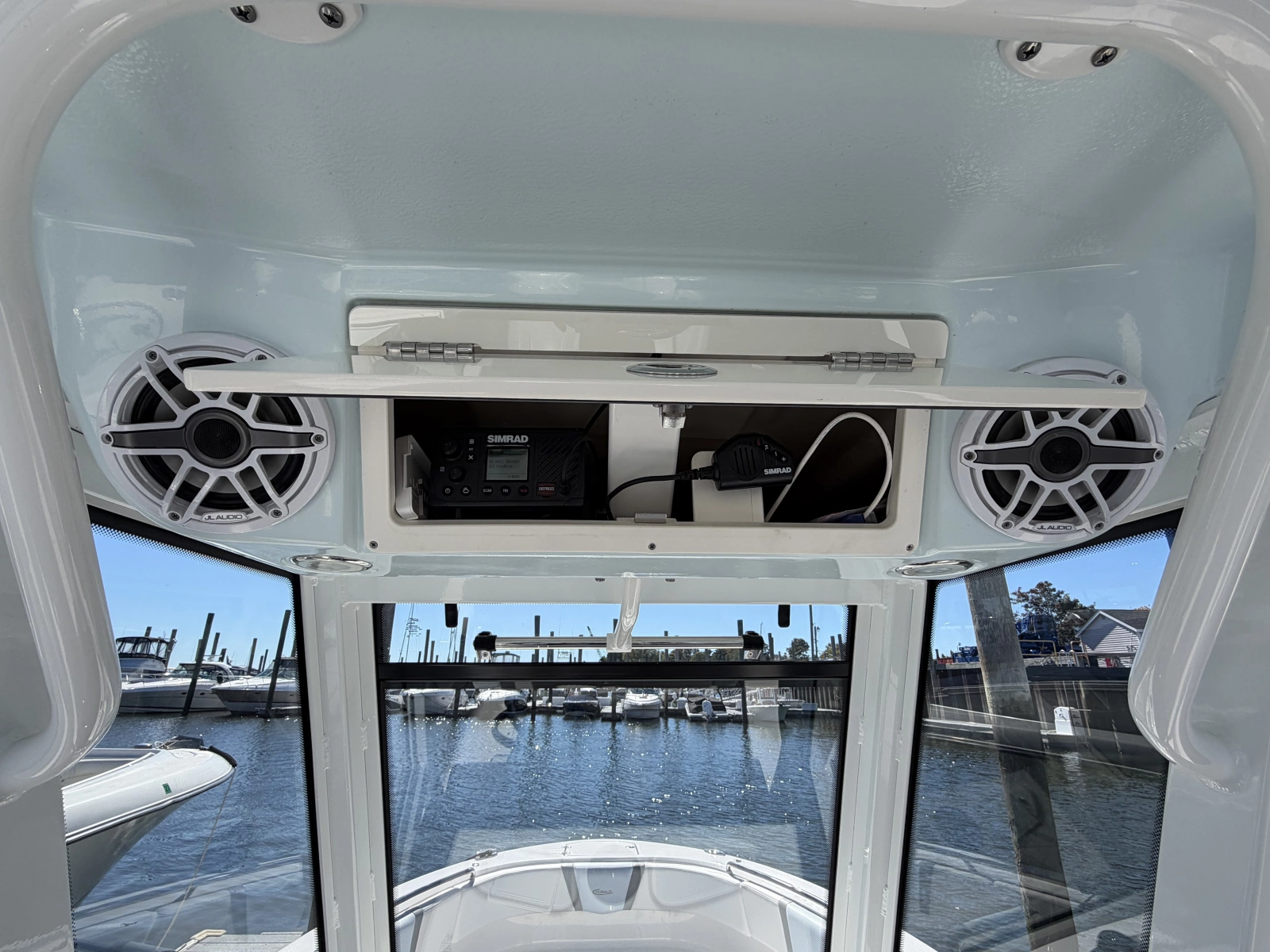 2025 Robalo R250