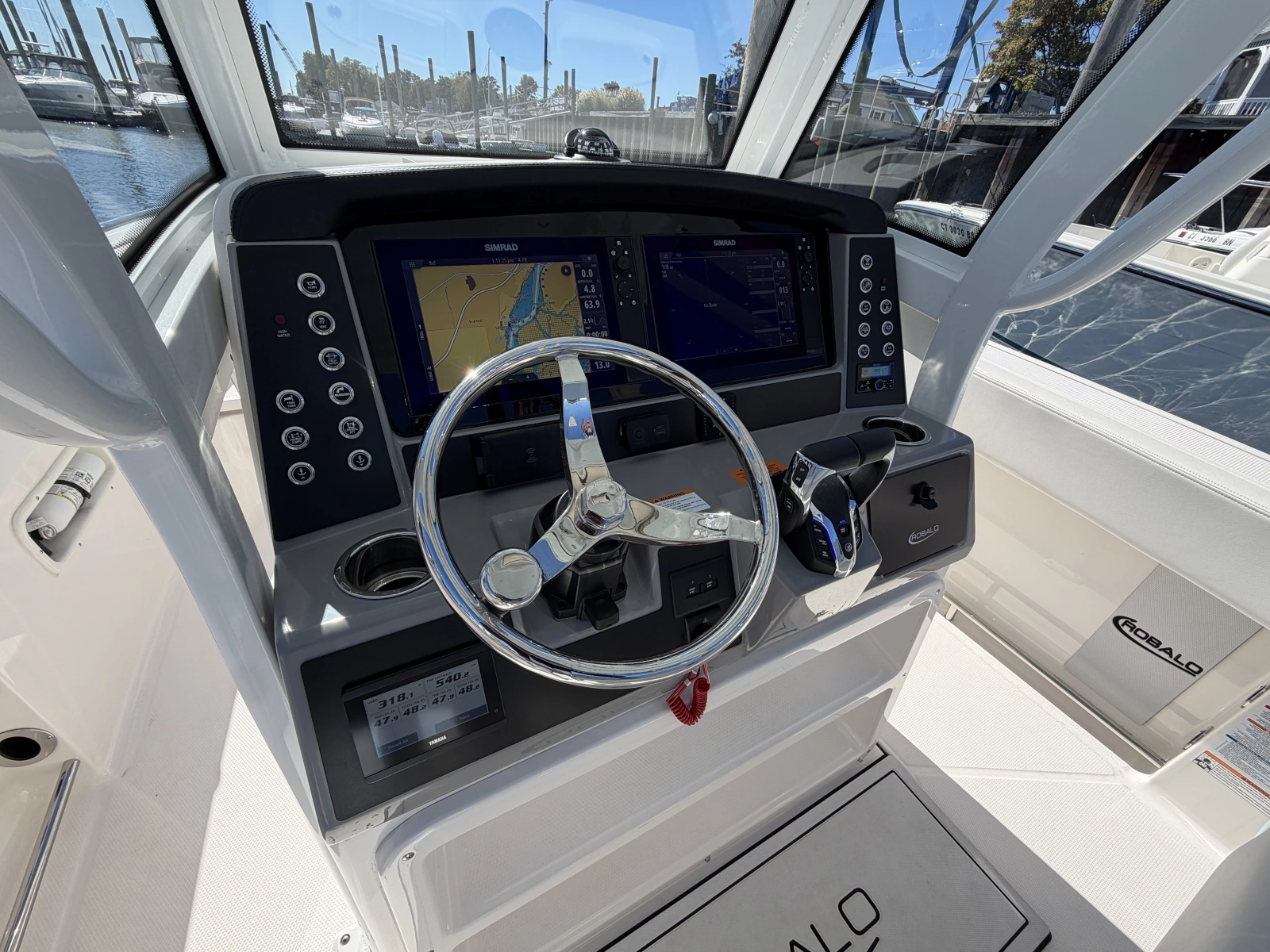 2025 Robalo R250