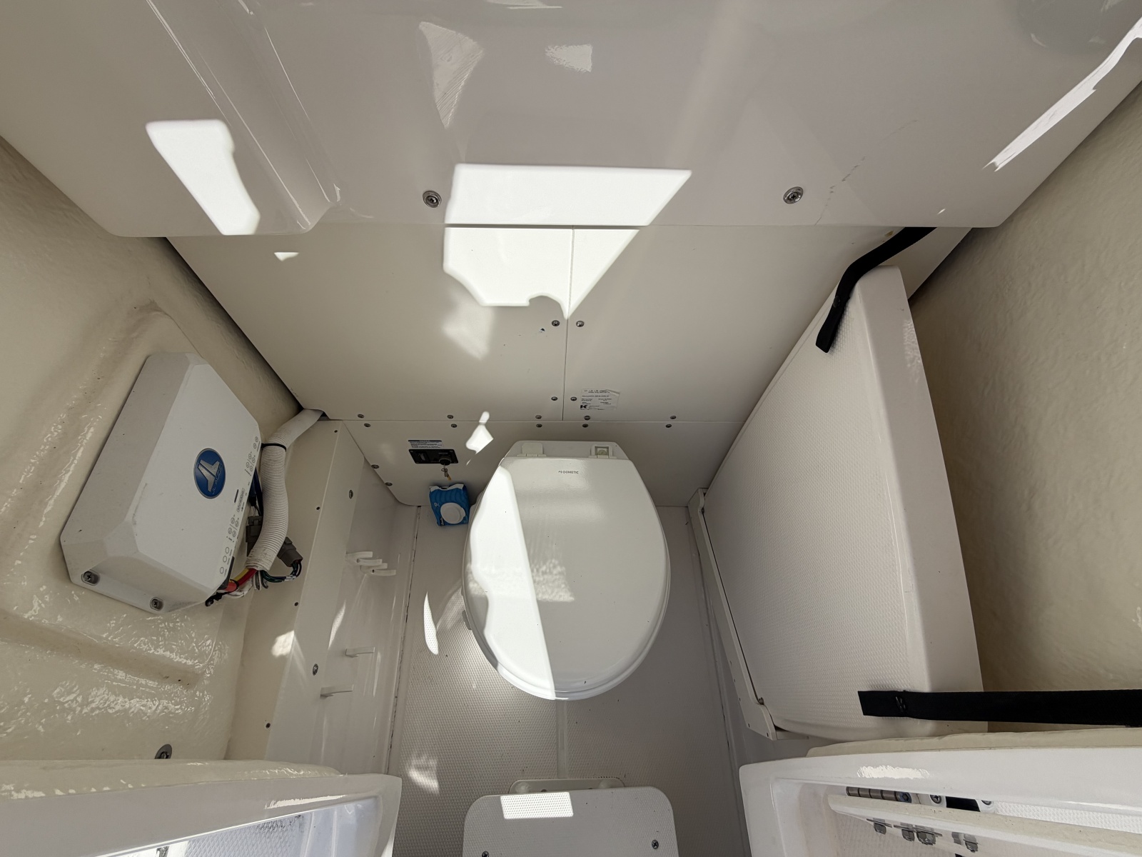 2025 Robalo R250