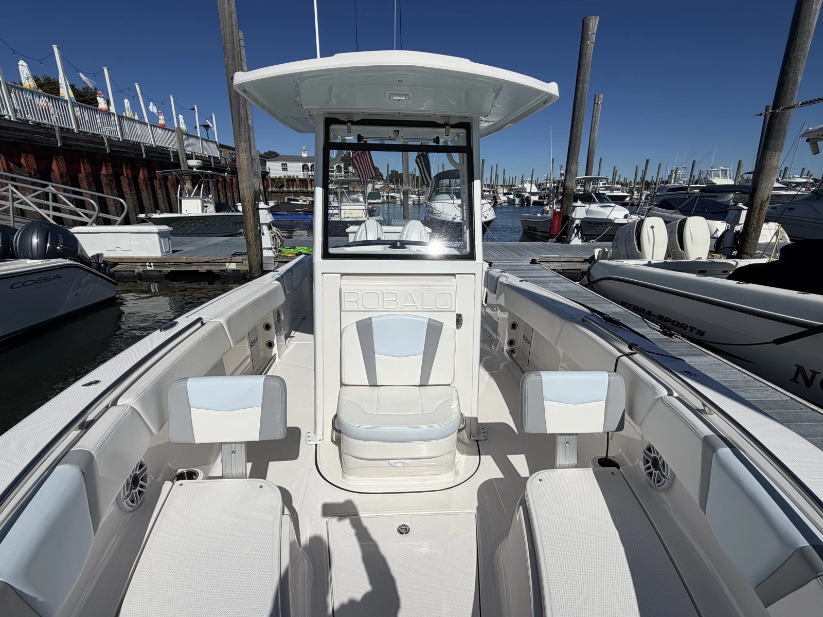 2025 Robalo R250