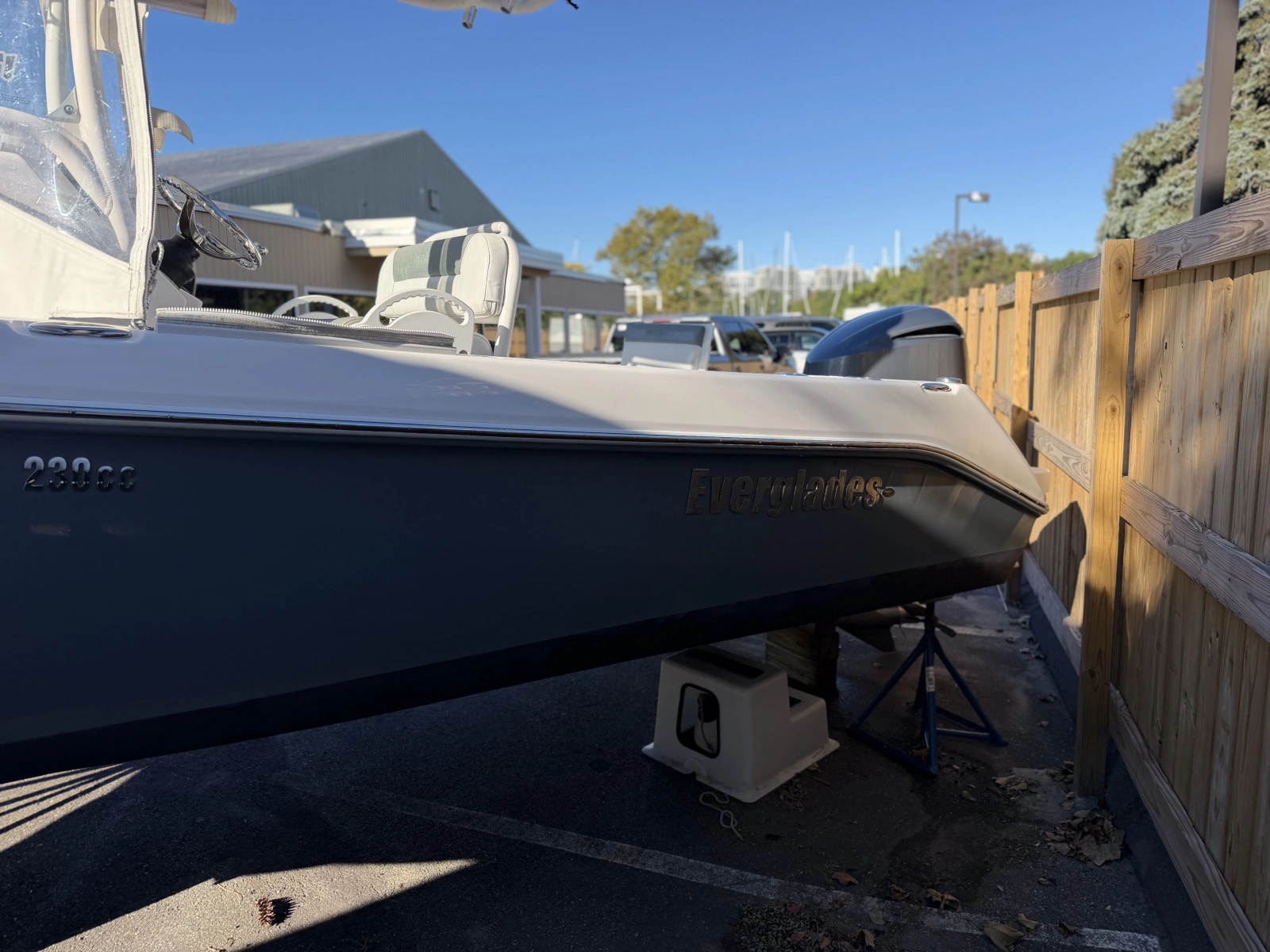 2014 Everglades 230 Center Console