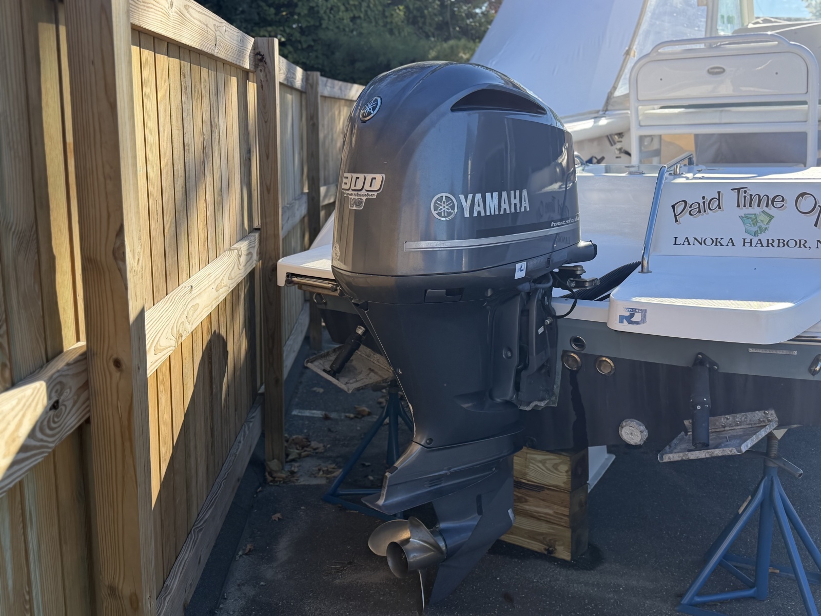 2014 Everglades 230 Center Console