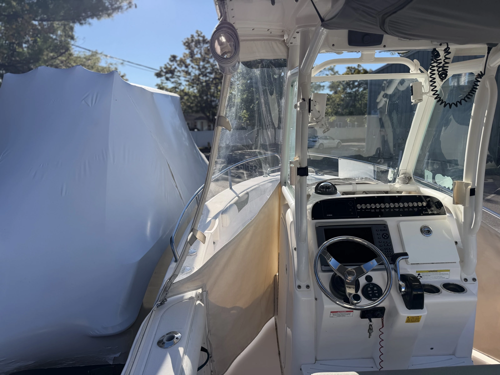 2014 Everglades 230 Center Console