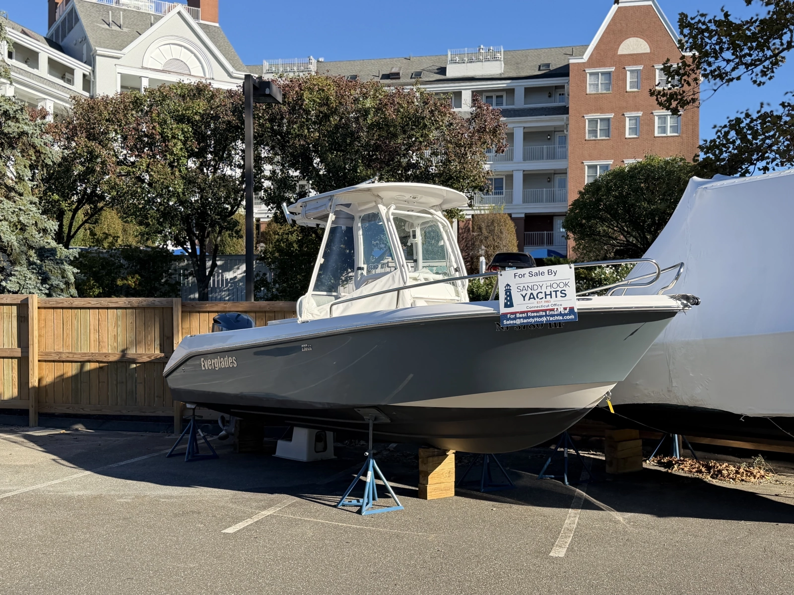 2014 Everglades 230 Center Console