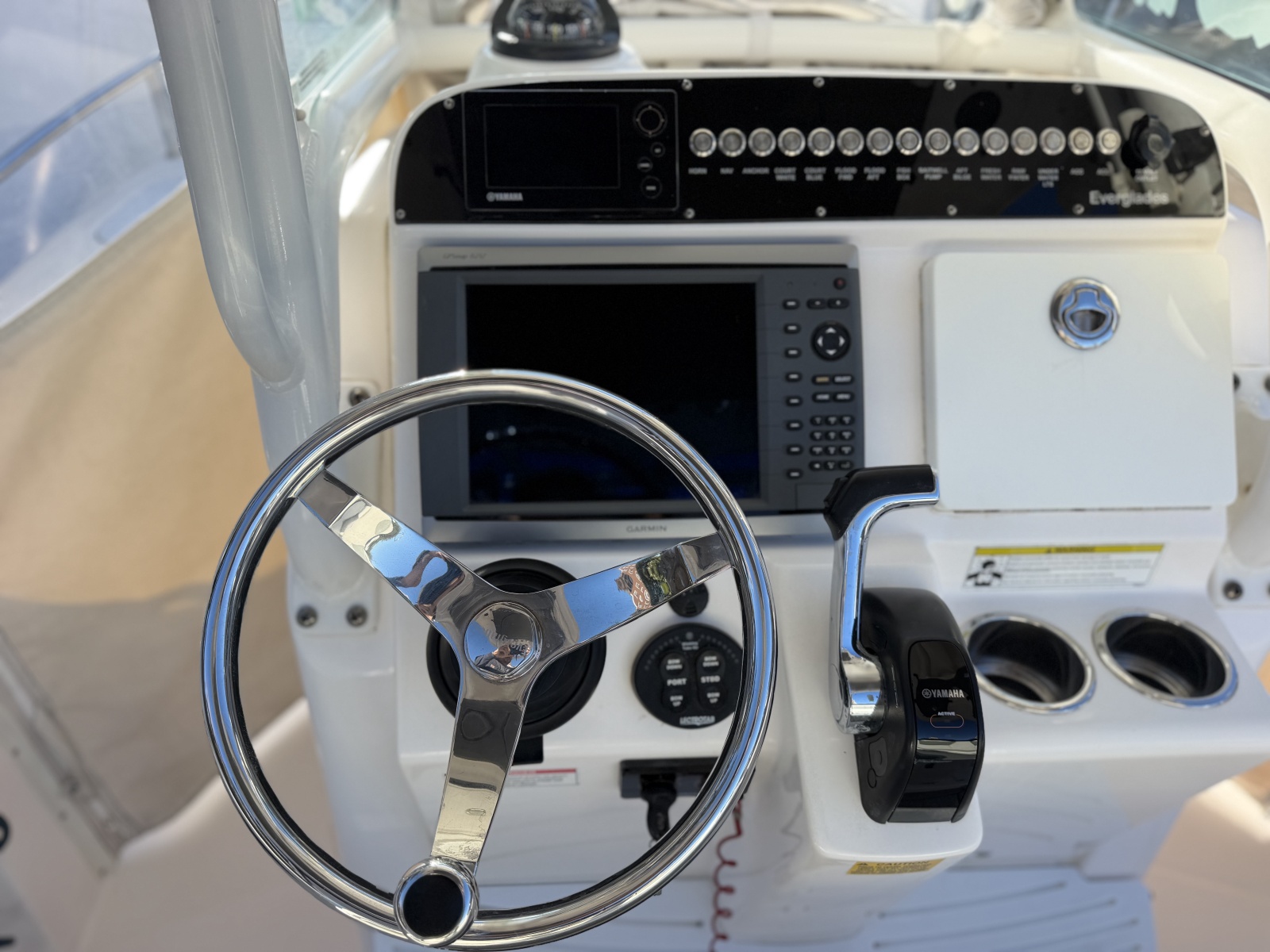 2014 Everglades 230 Center Console