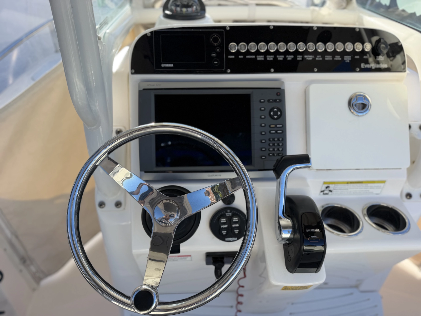 2014 Everglades 230 Center Console