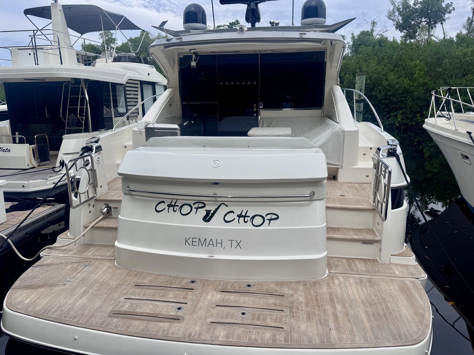 2020 Riviera 4800 Sport Yacht
