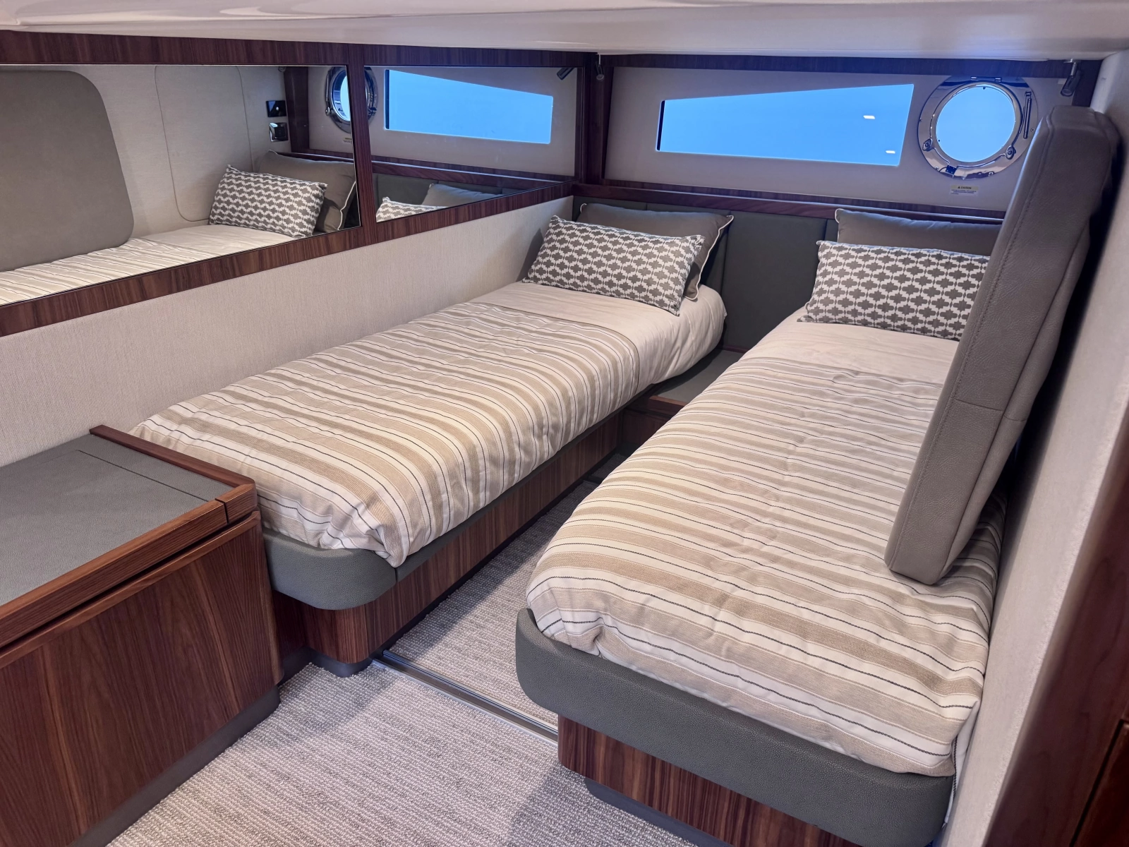 2020 Riviera 4800 Sport Yacht