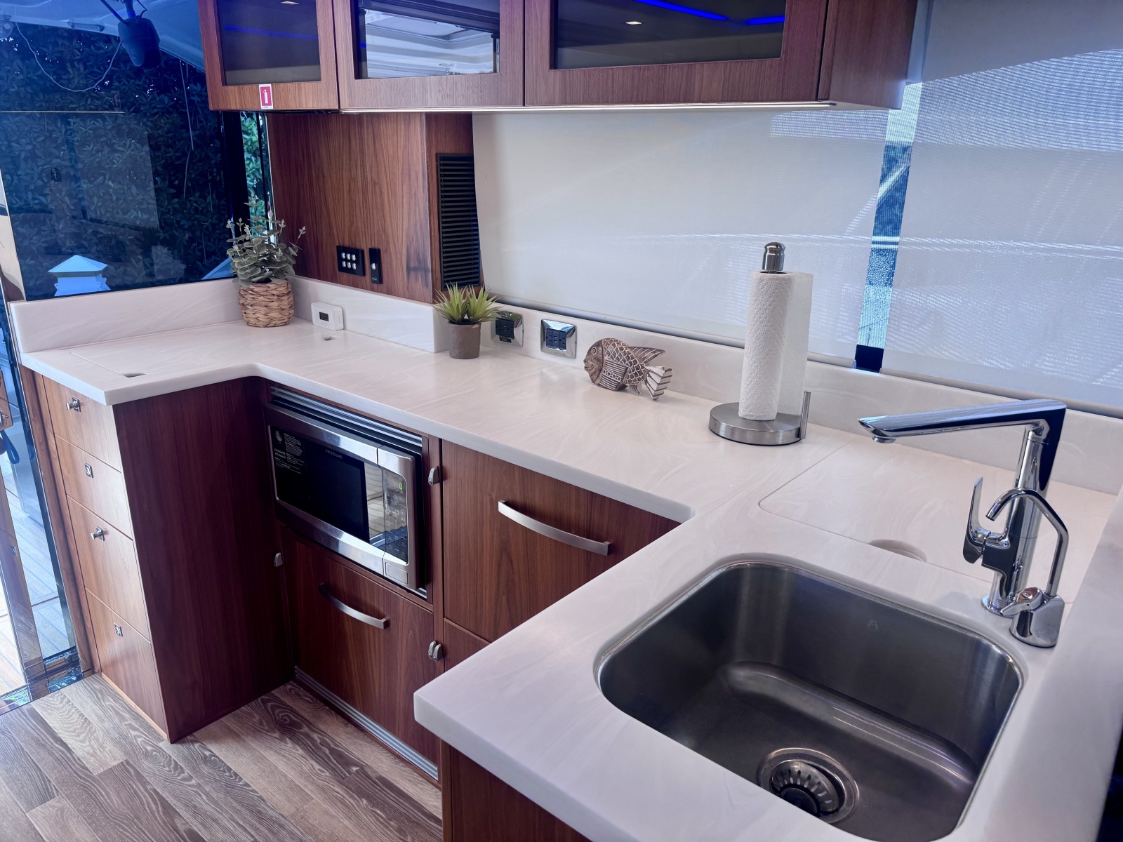 2020 Riviera 4800 Sport Yacht