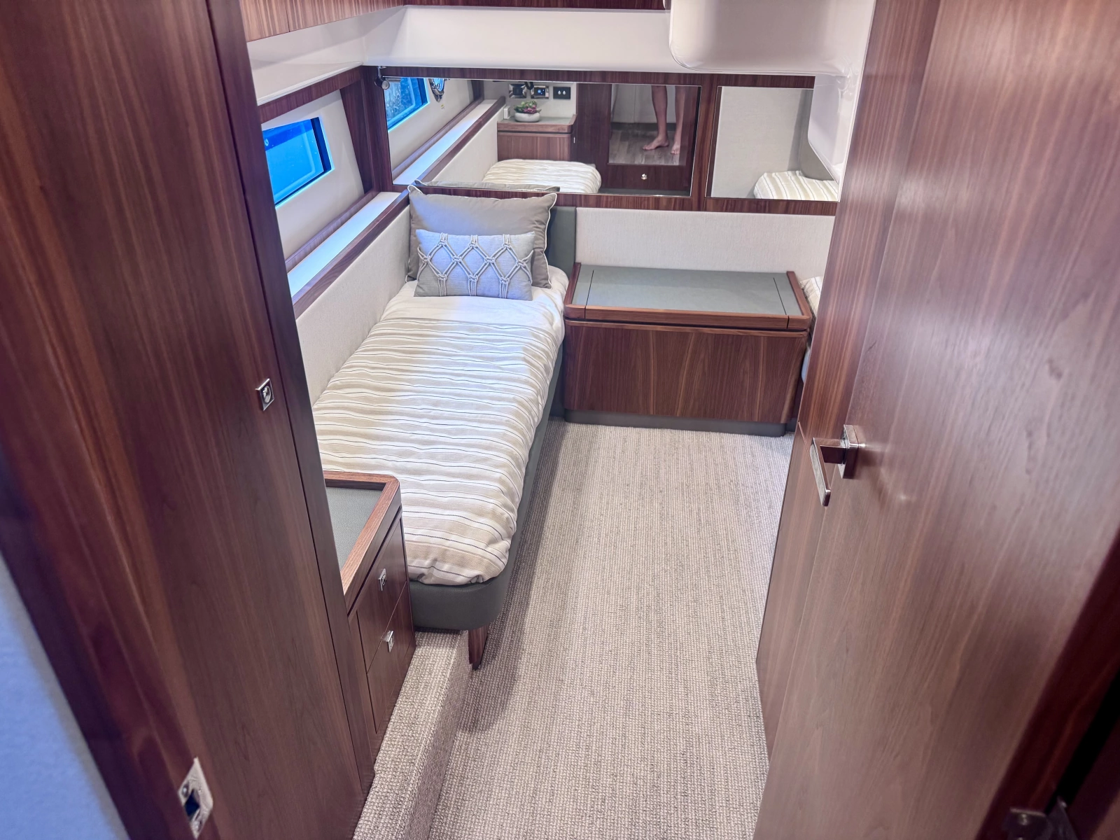 2020 Riviera 4800 Sport Yacht