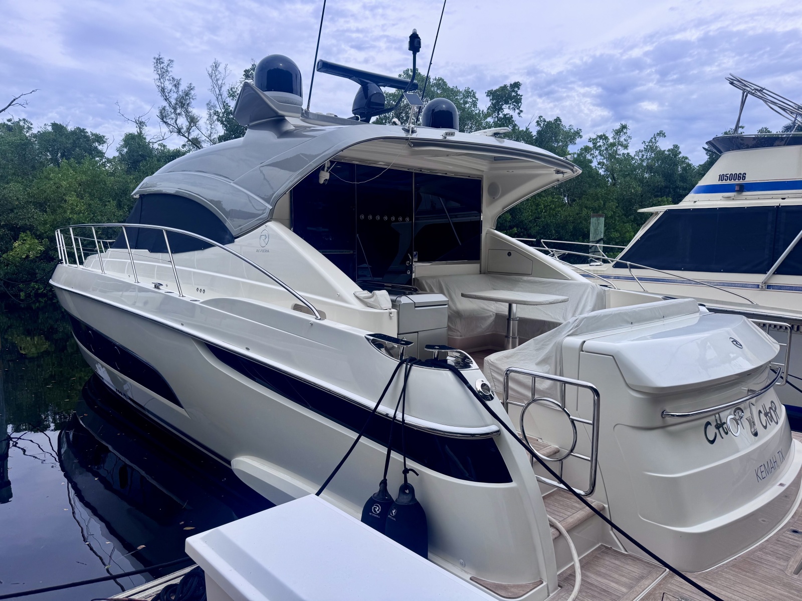 2020 Riviera 4800 Sport Yacht