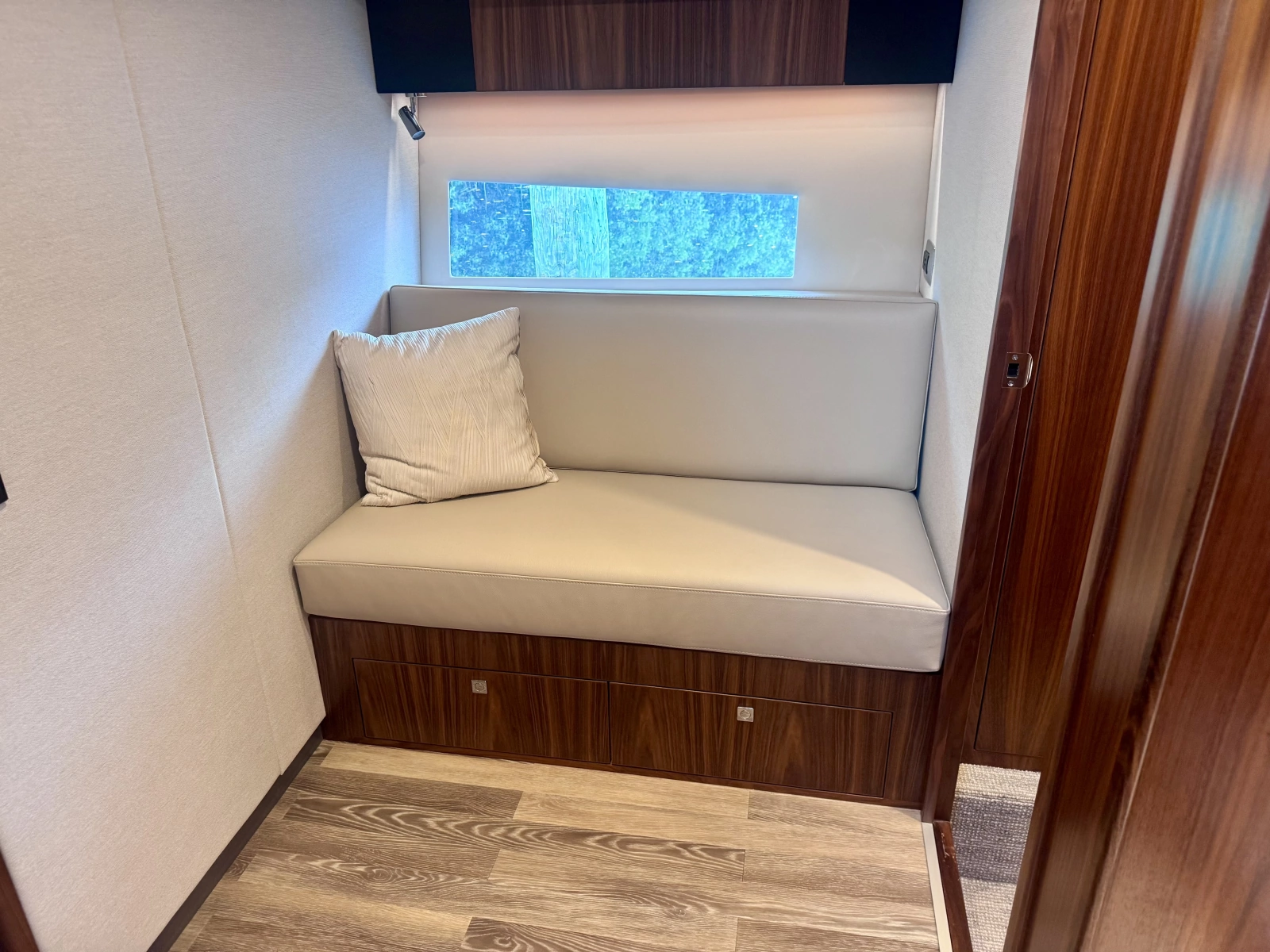 2020 Riviera 4800 Sport Yacht
