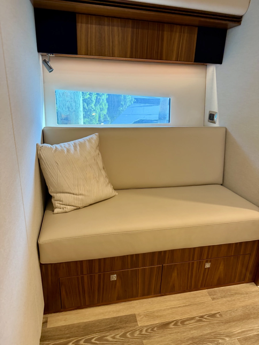 2020 Riviera 4800 Sport Yacht
