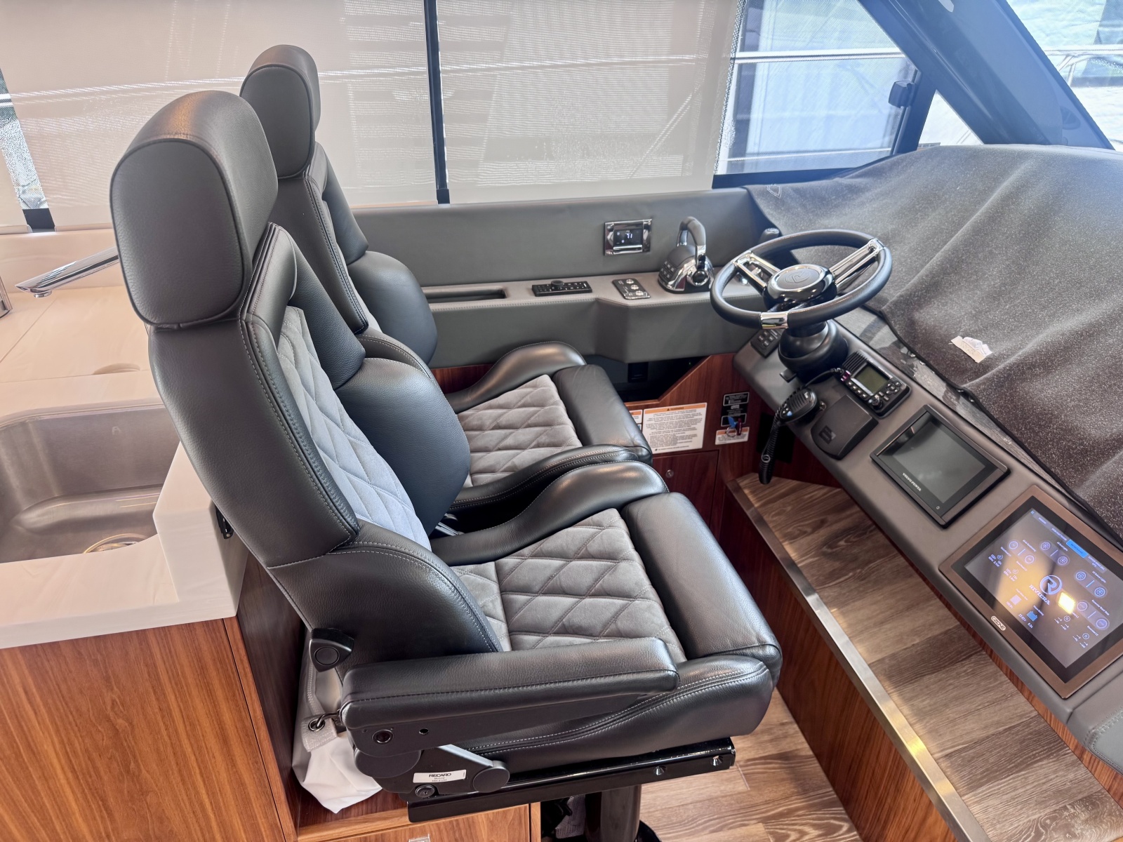2020 Riviera 4800 Sport Yacht