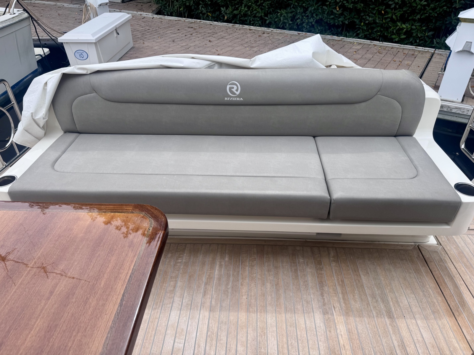 2020 Riviera 4800 Sport Yacht