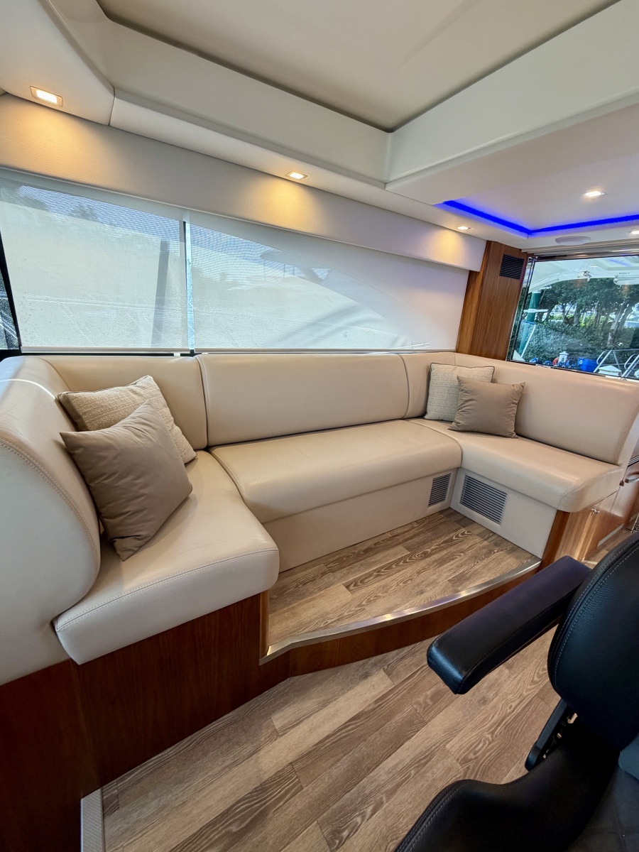 2020 Riviera 4800 Sport Yacht