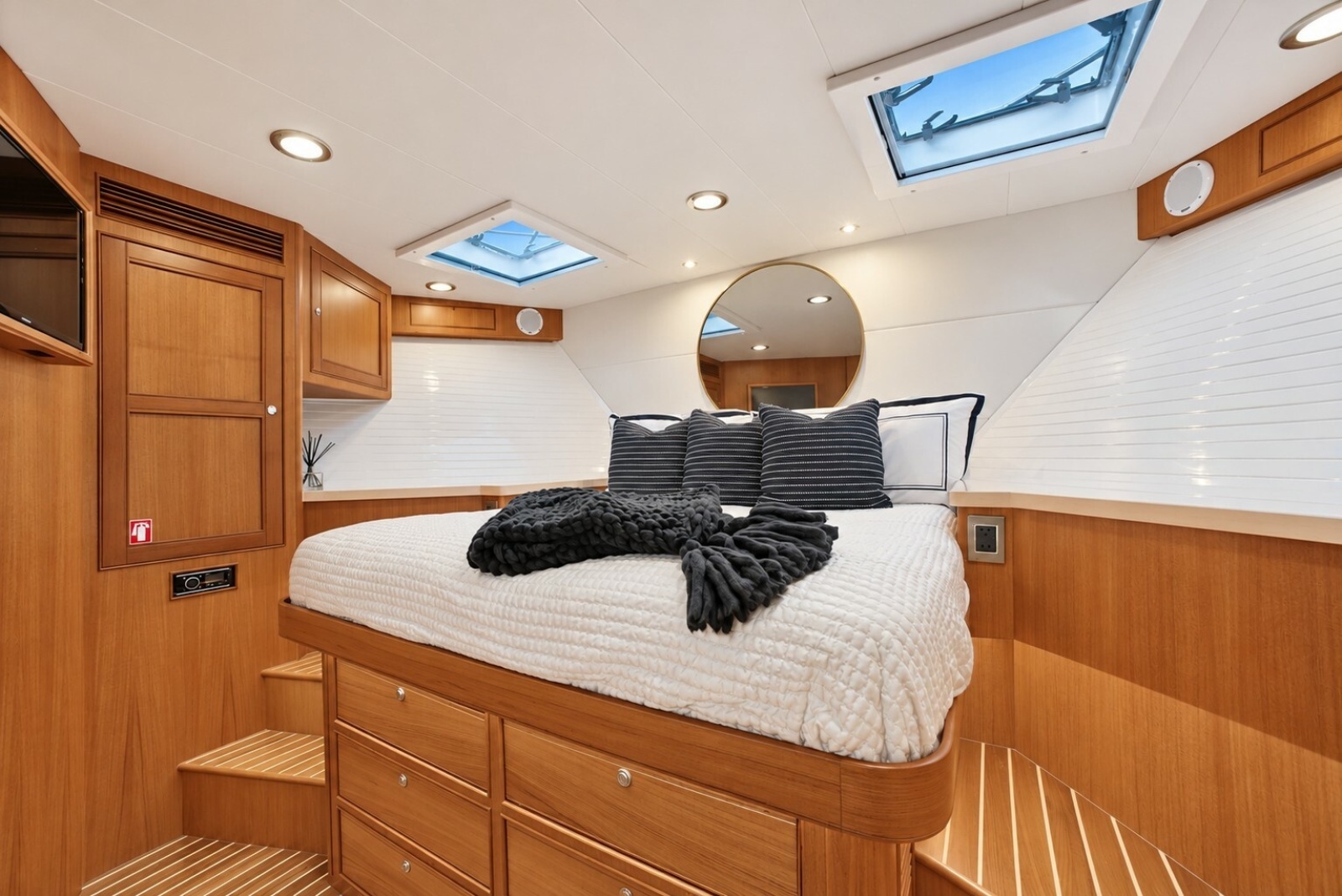 2017 Marlow Explorer 80E-CB