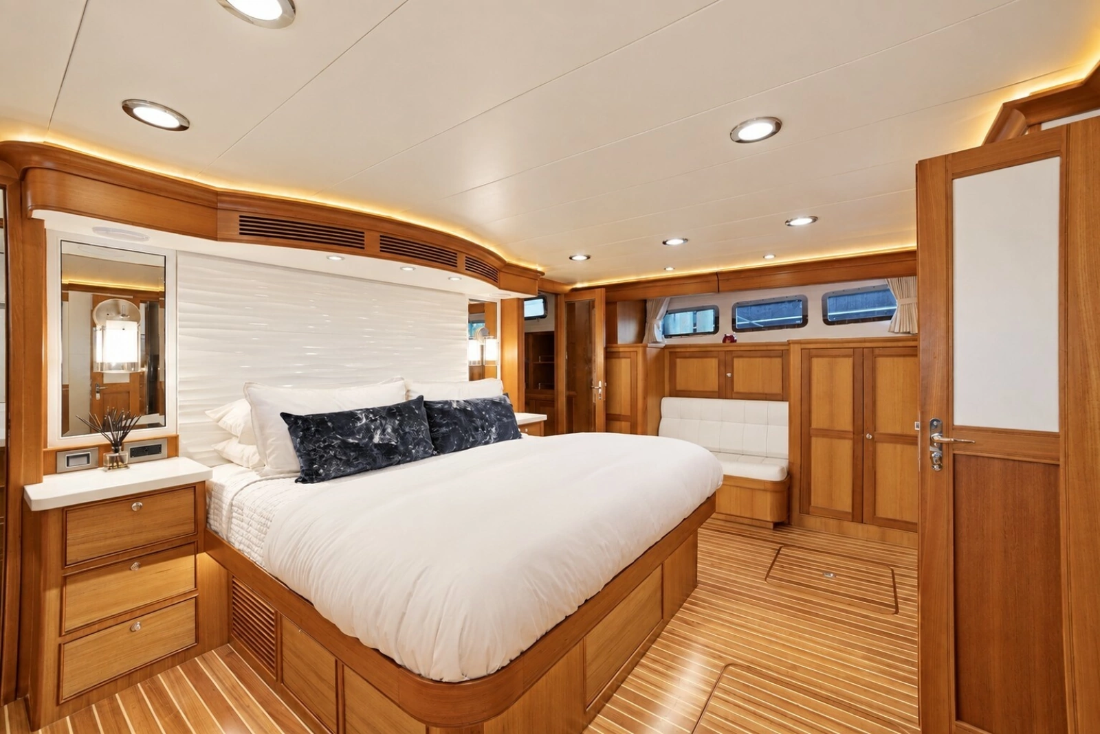 2017 Marlow Explorer 80E-CB