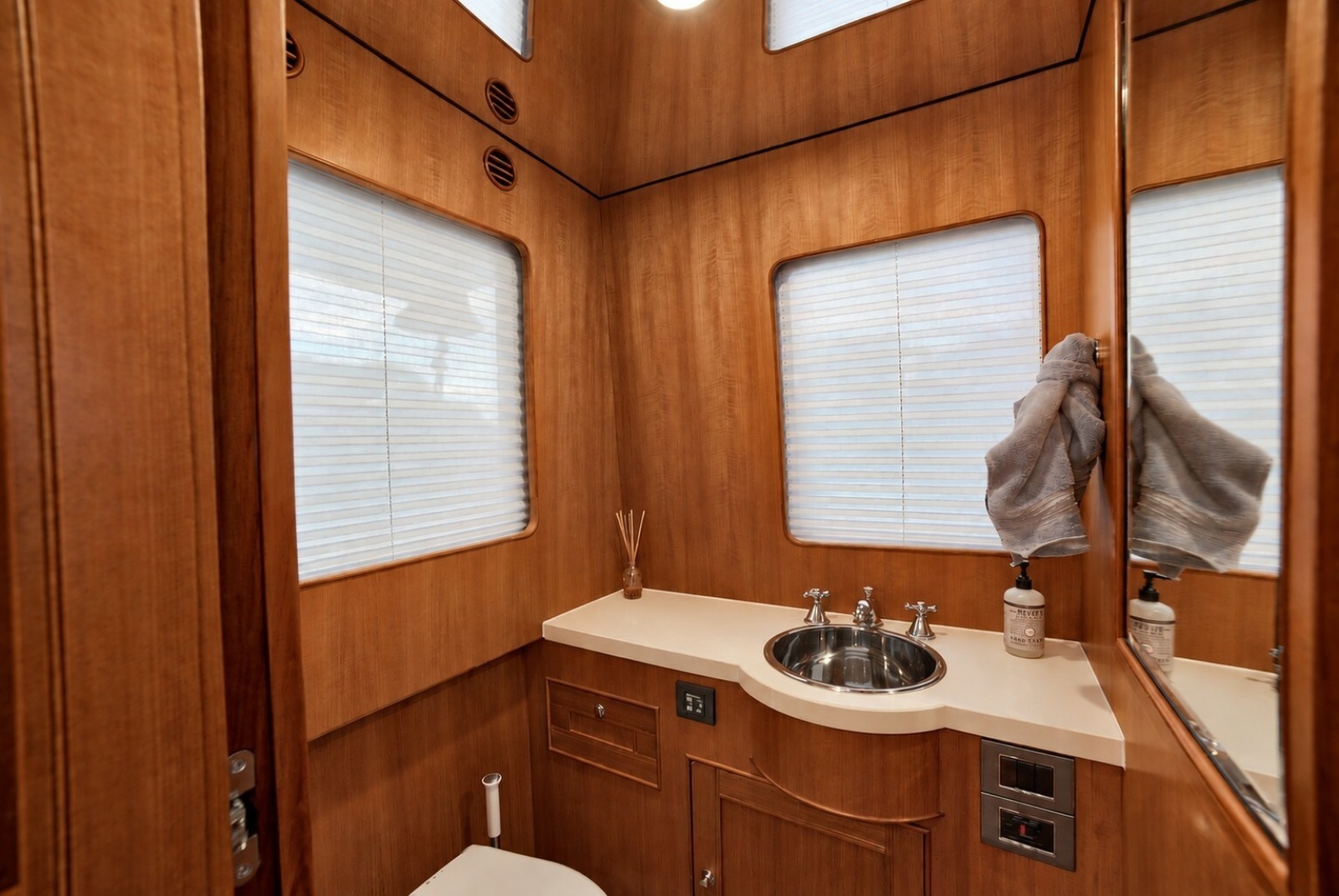 2017 Marlow Explorer 80E-CB