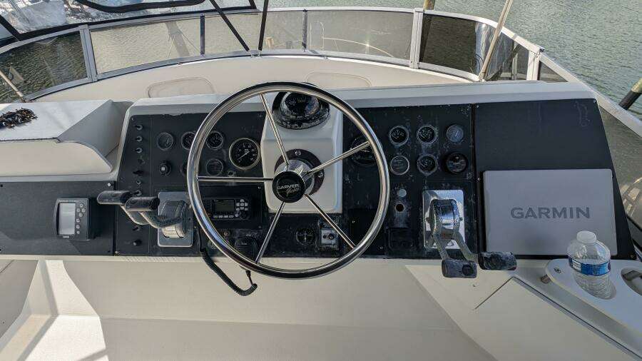 1994 Carver 370 AFT CABIN