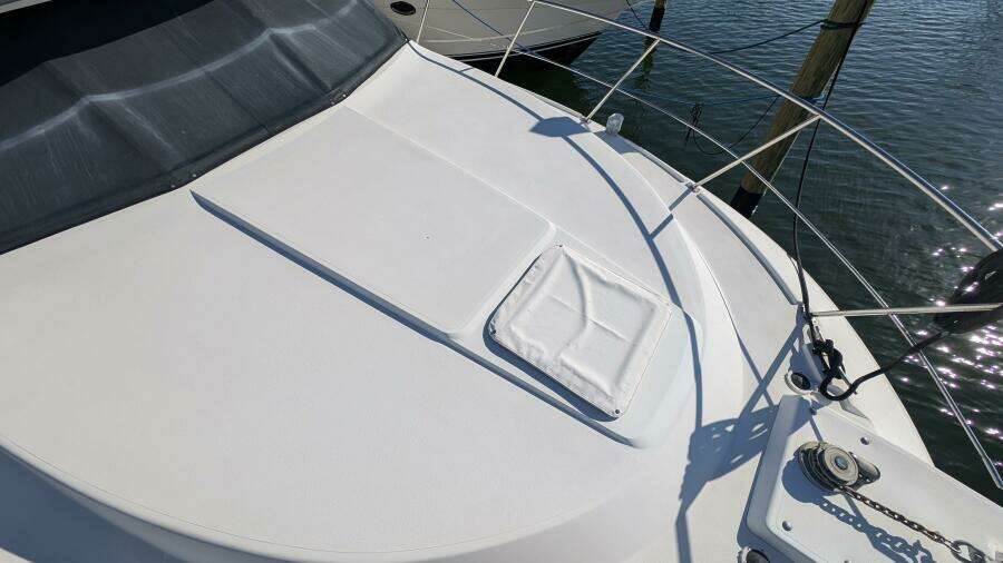 1994 Carver 370 AFT CABIN