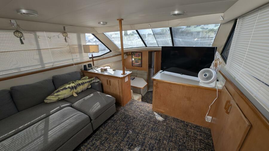 1994 Carver 370 AFT CABIN