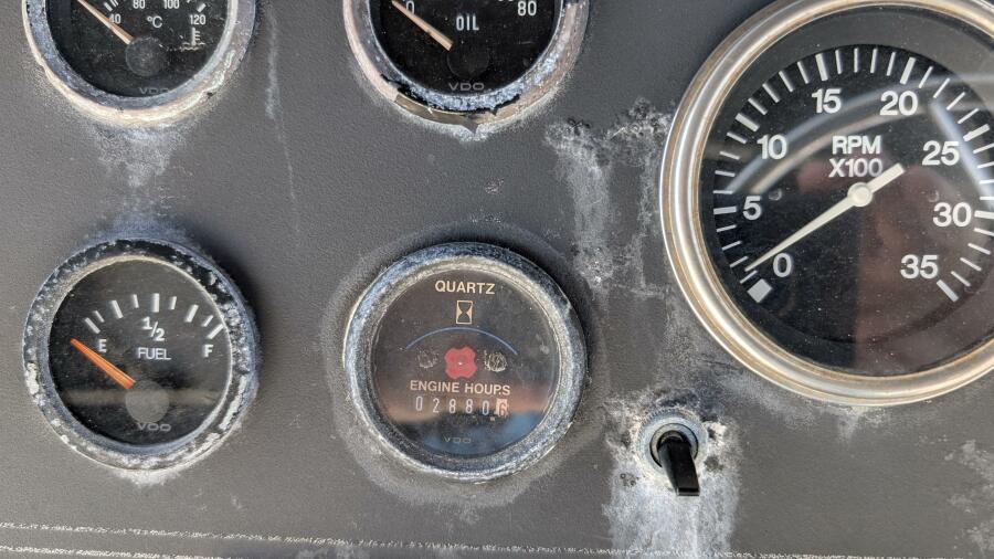 1994 Carver 370 AFT CABIN