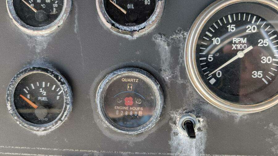 1994 Carver 370 AFT CABIN
