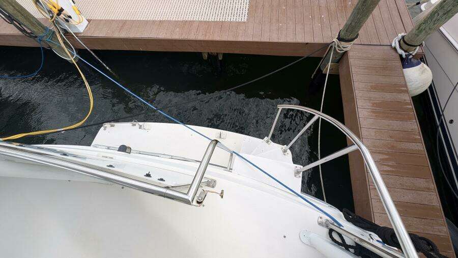 1994 Carver 370 AFT CABIN