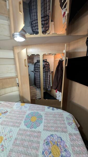 1994 Carver 370 AFT CABIN