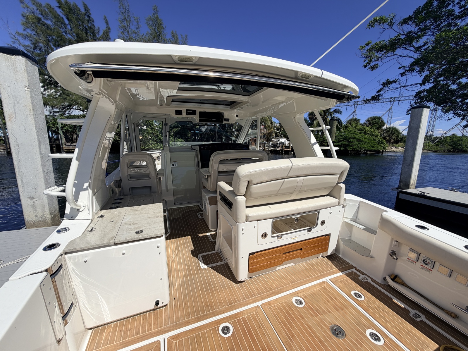 2020 Boston Whaler 