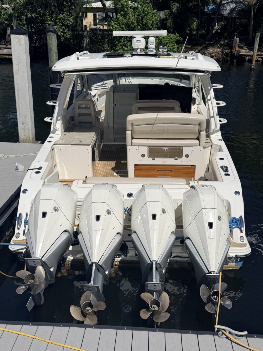 2020 Boston Whaler 