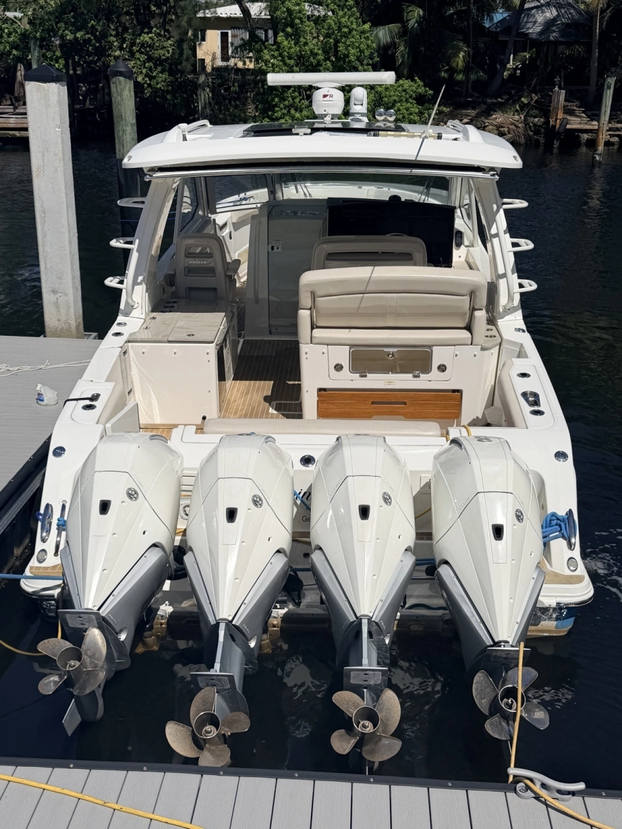 2020 Boston Whaler 