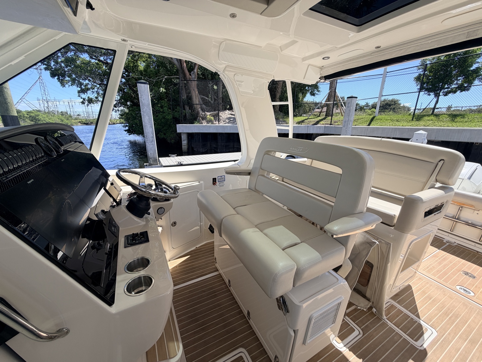 2020 Boston Whaler 