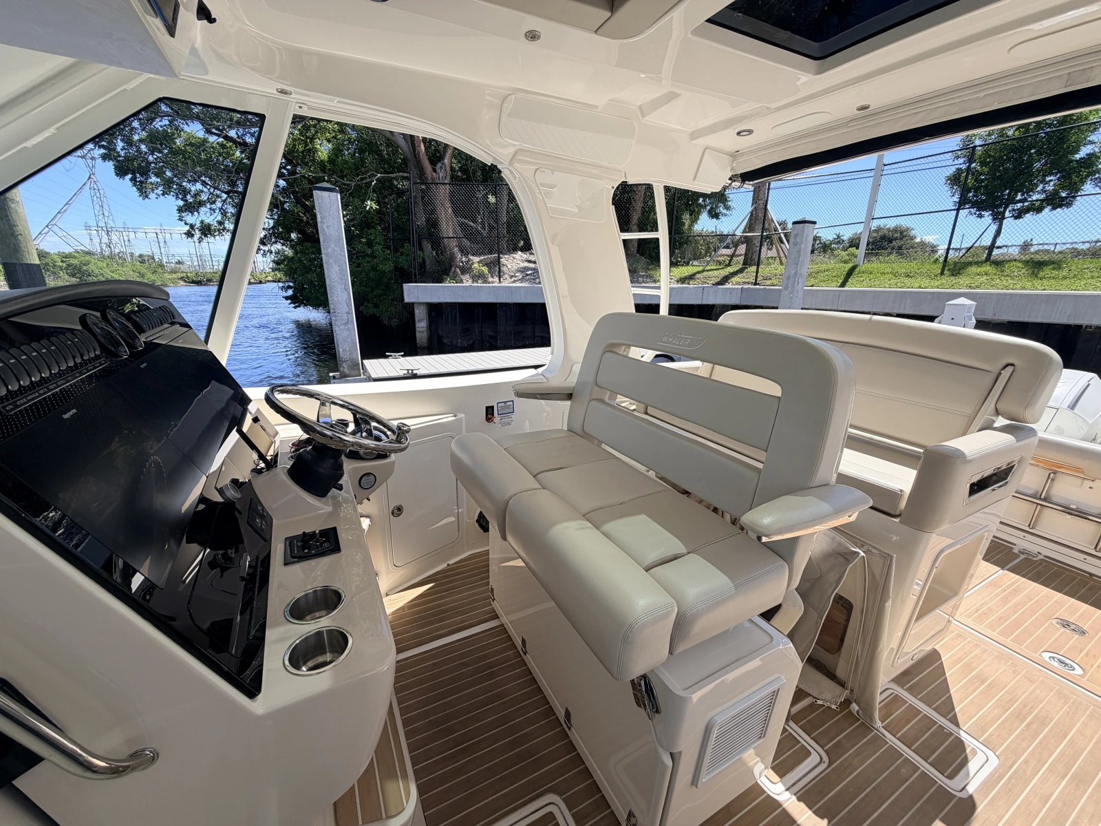 2020 Boston Whaler 