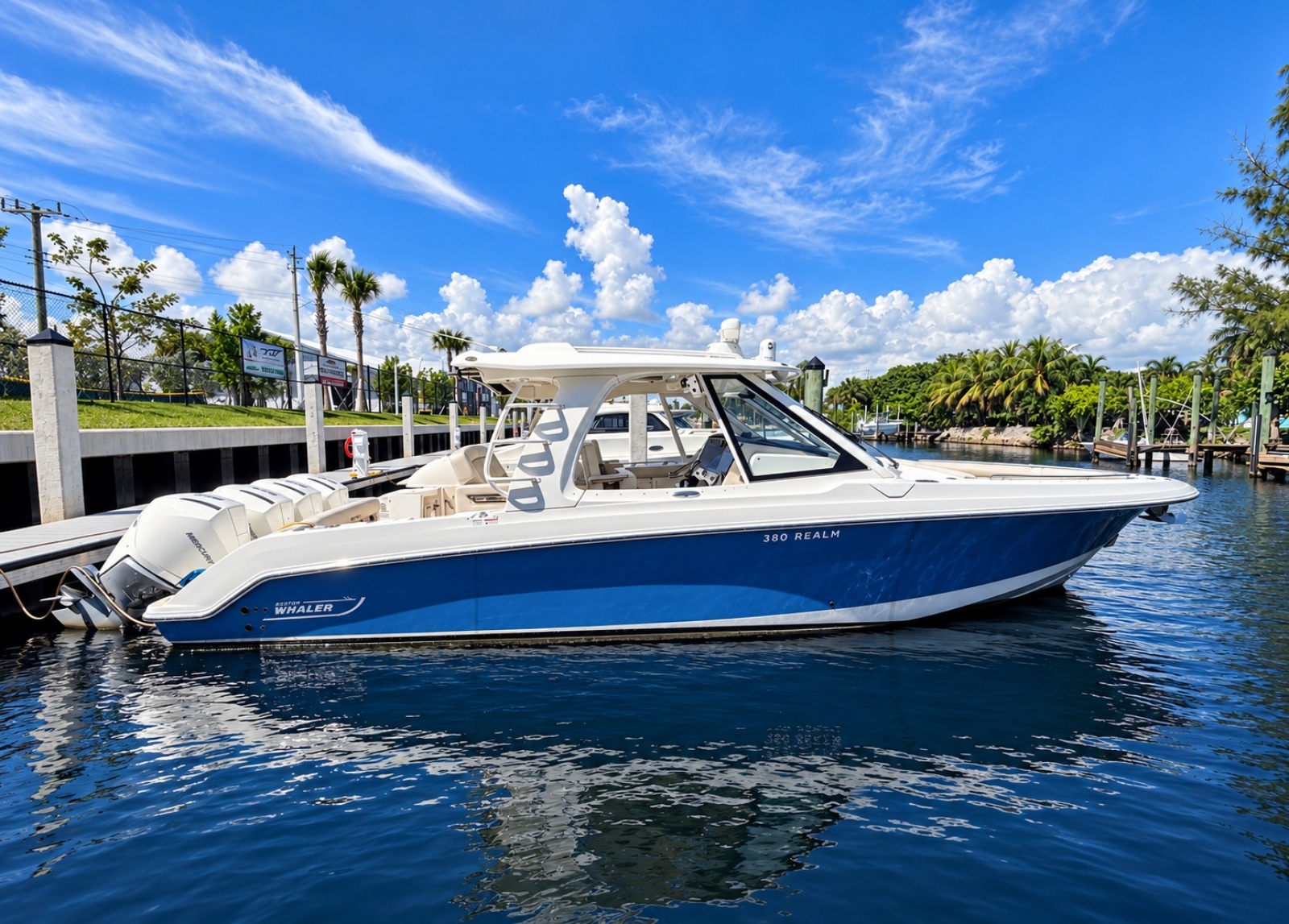 2020 Boston Whaler 