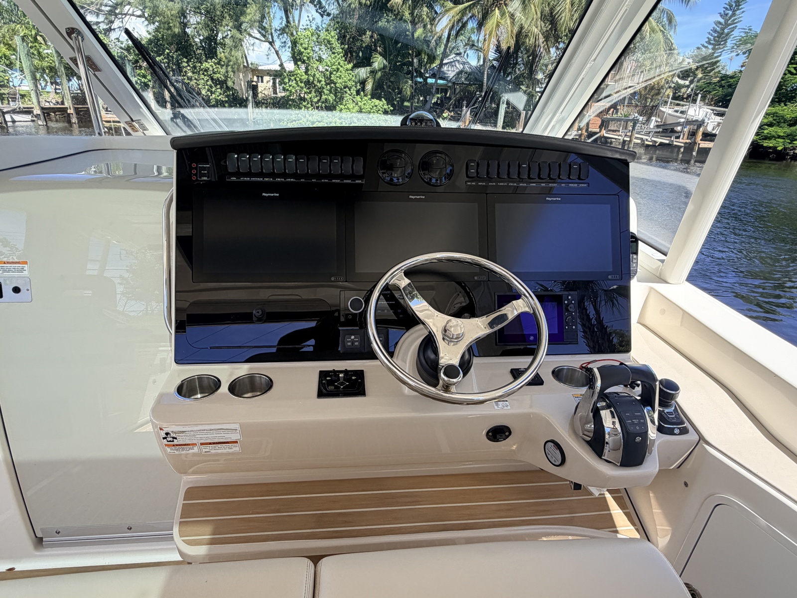 2020 Boston Whaler 