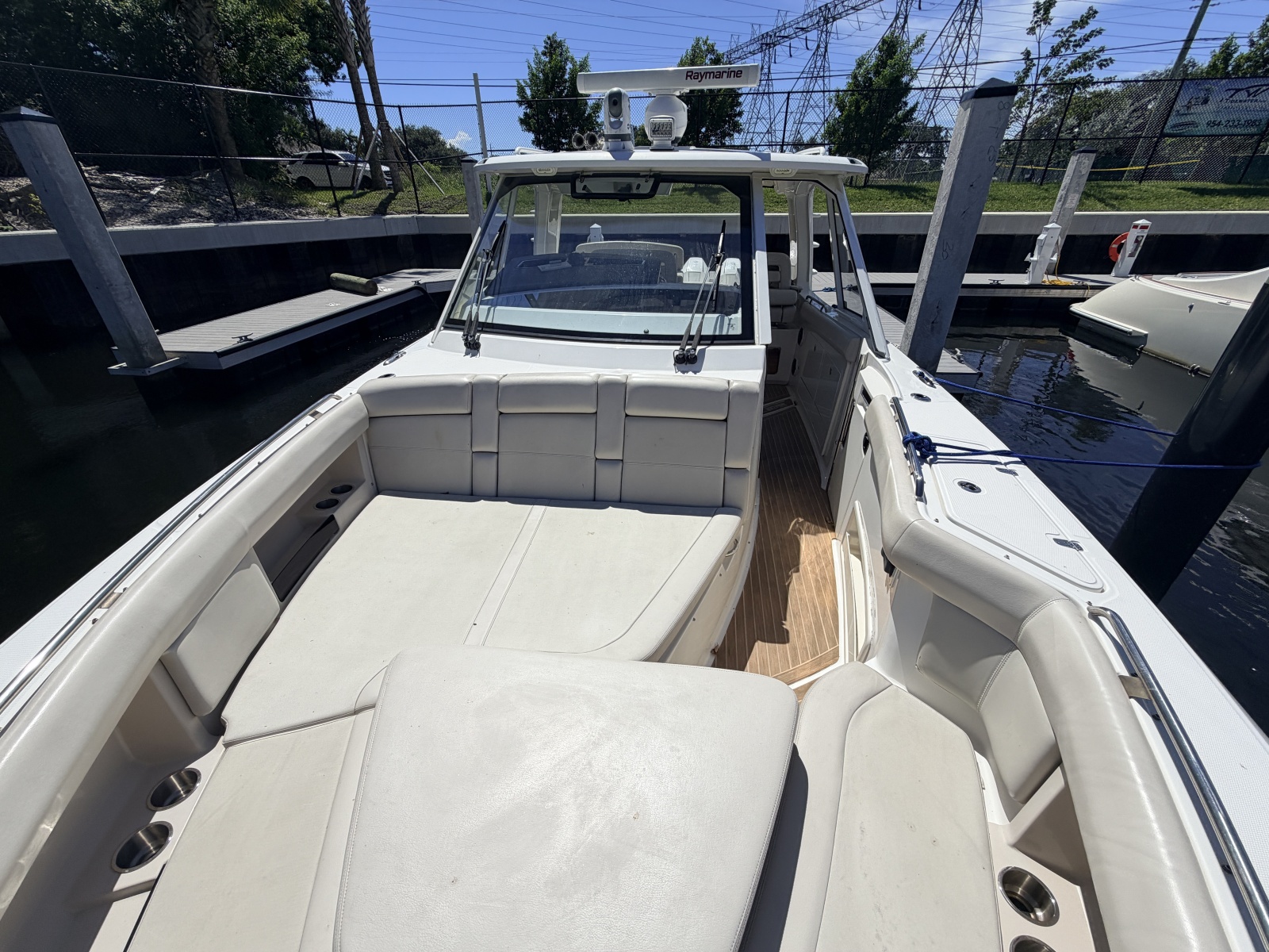 2020 Boston Whaler 