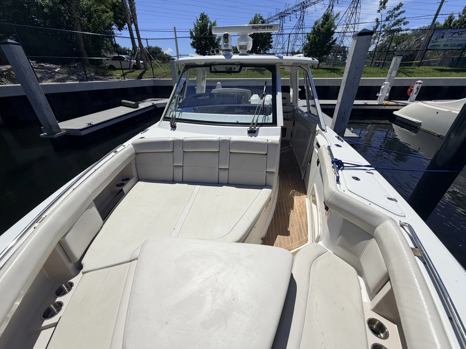 2020 Boston Whaler 