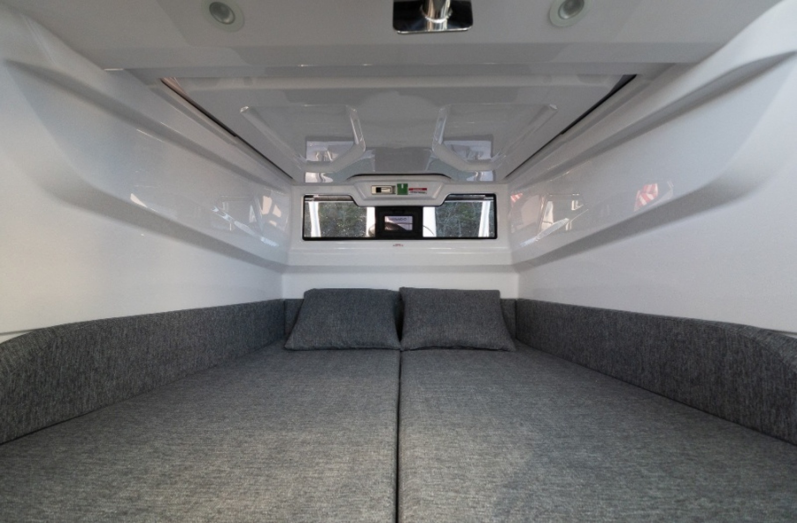 2026 Axopar Cross Cabin