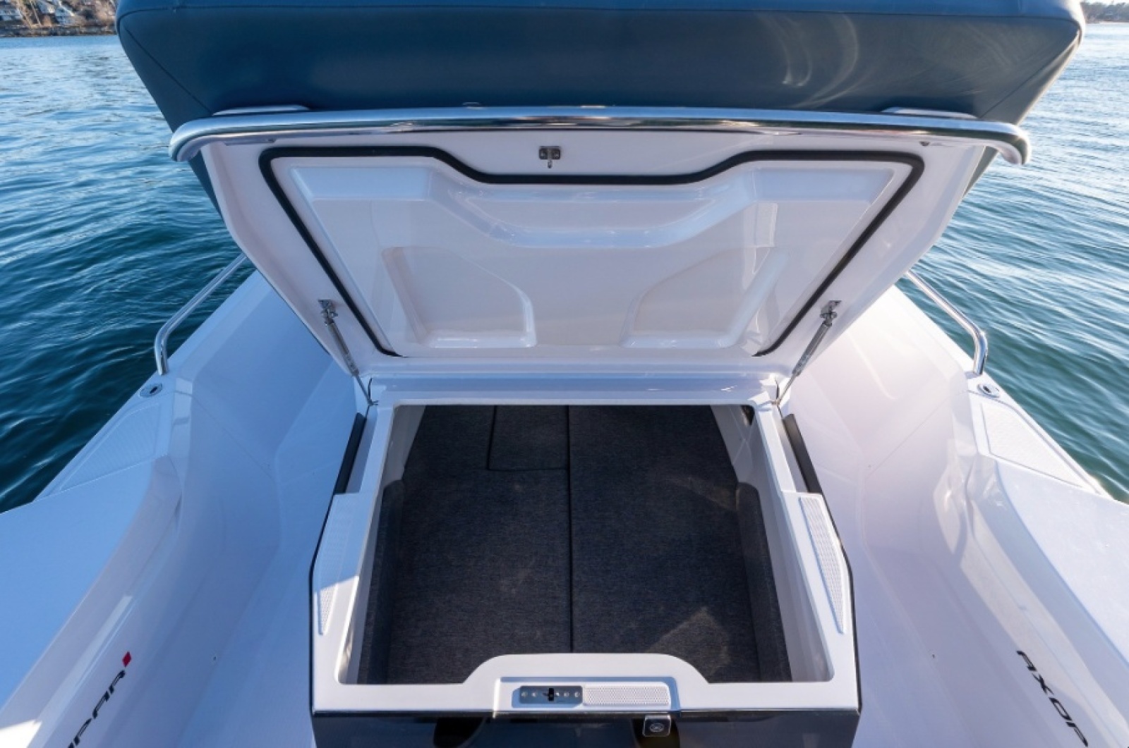 2026 Axopar Cross Cabin