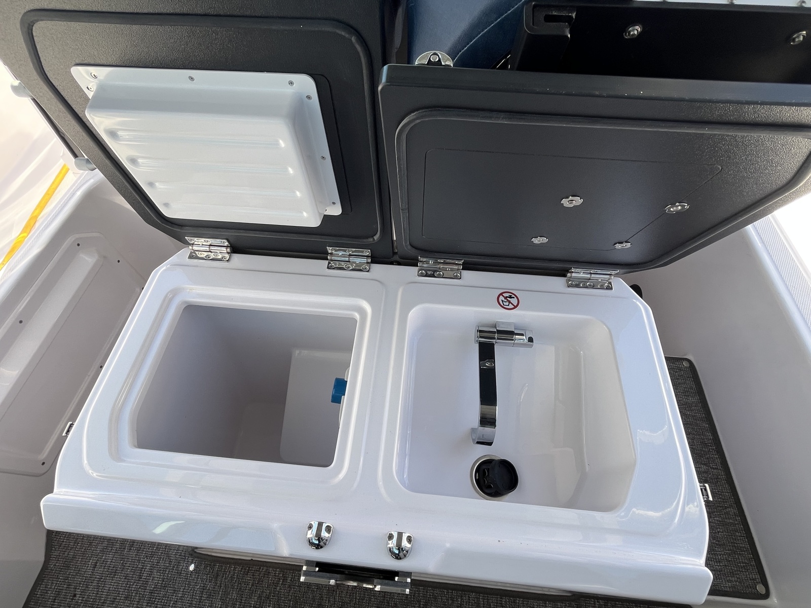2026 Axopar Cross Cabin