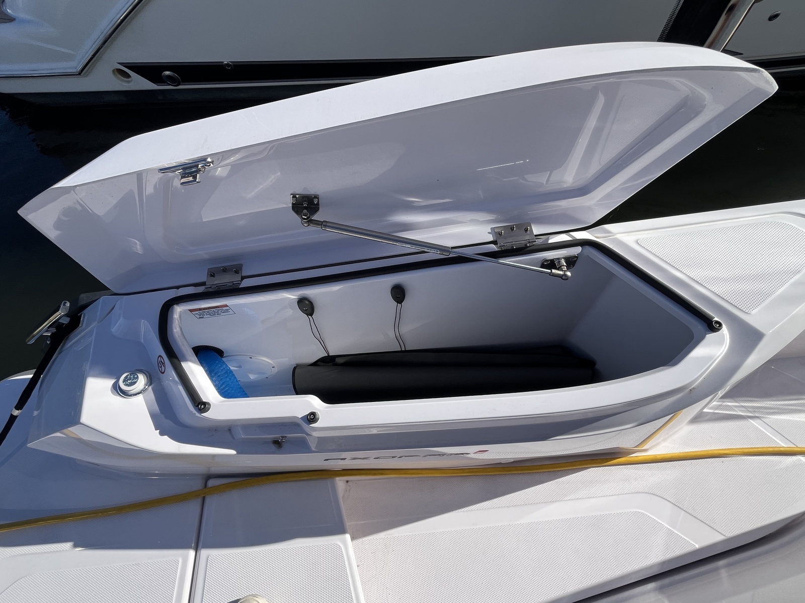 2026 Axopar Cross Cabin