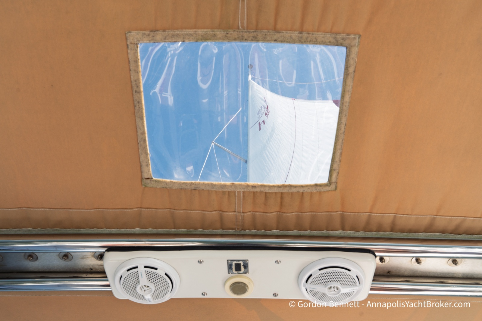 2005 Hunter 38