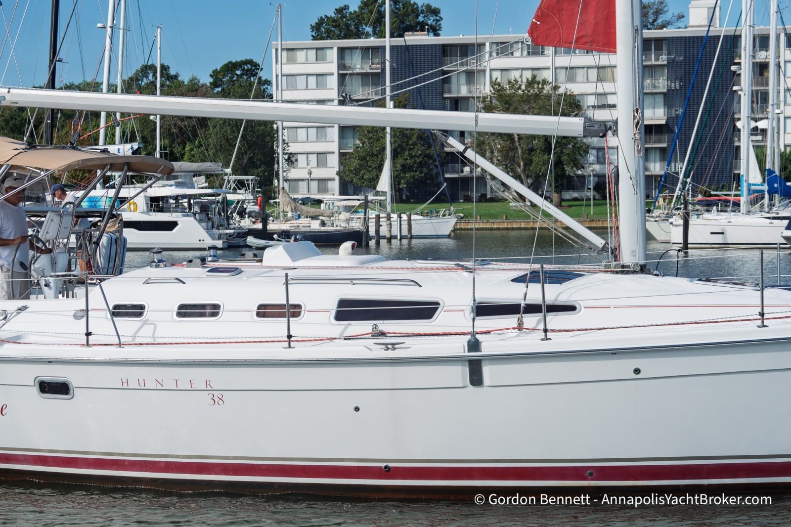 2005 Hunter 38