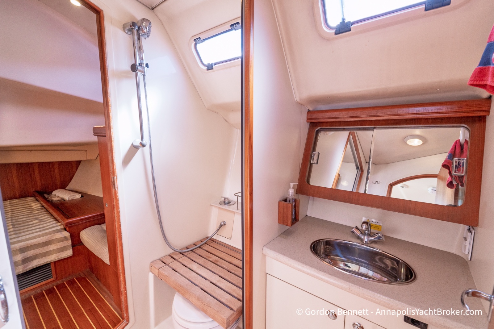 2005 Hunter 38