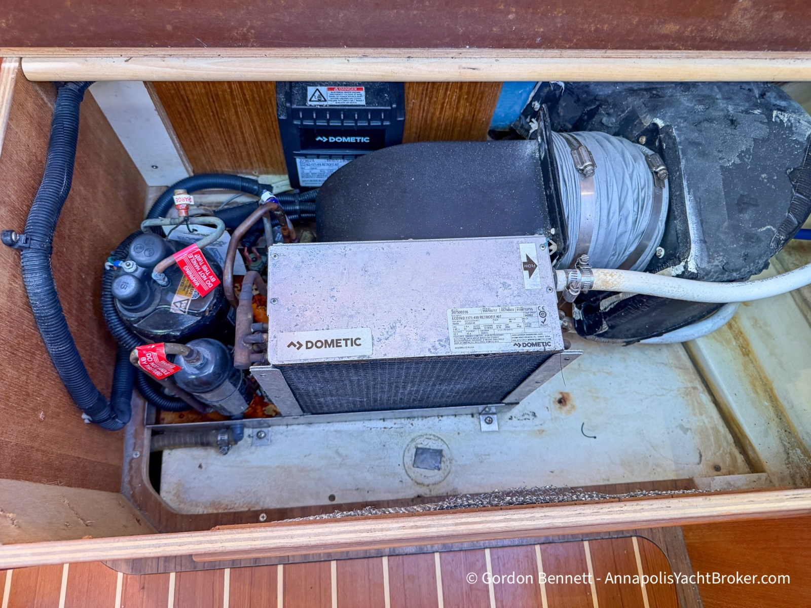 2005 Hunter 38