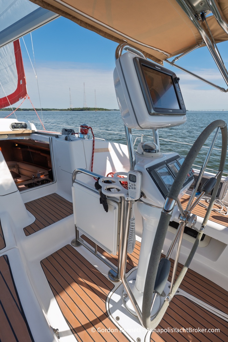 2005 Hunter 38