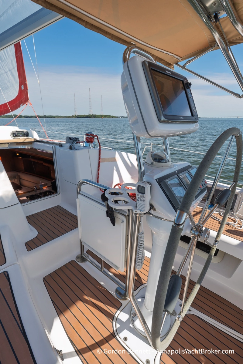 2005 Hunter 38