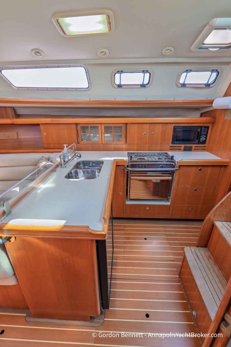 2005 Hunter 38